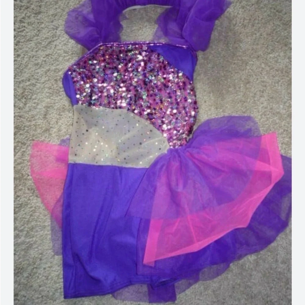 Cicci Dance Costume, Costume only no gloves or accessories